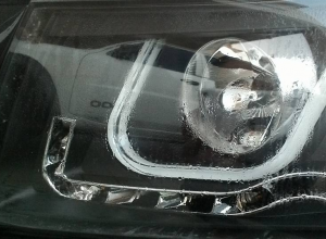 Đèn pha ô tô bị 